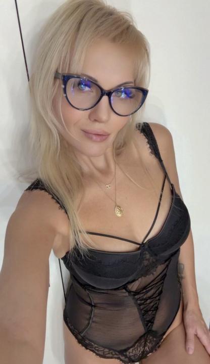 Webcam chat profile for RosePetall