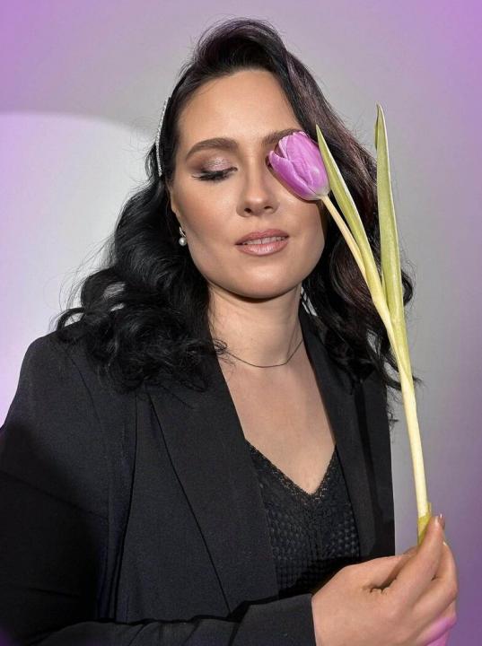 Webcam chat profile for OliviaWarm: Dancing