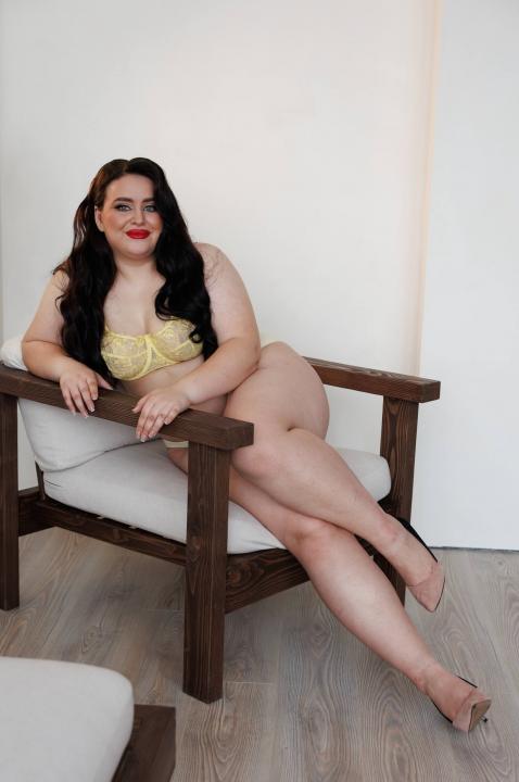 Webcam chat profile for BellaVivi: Ask about my other activities