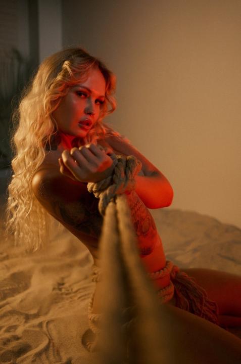 Webcam chat profile for EroticAnn: Kissing