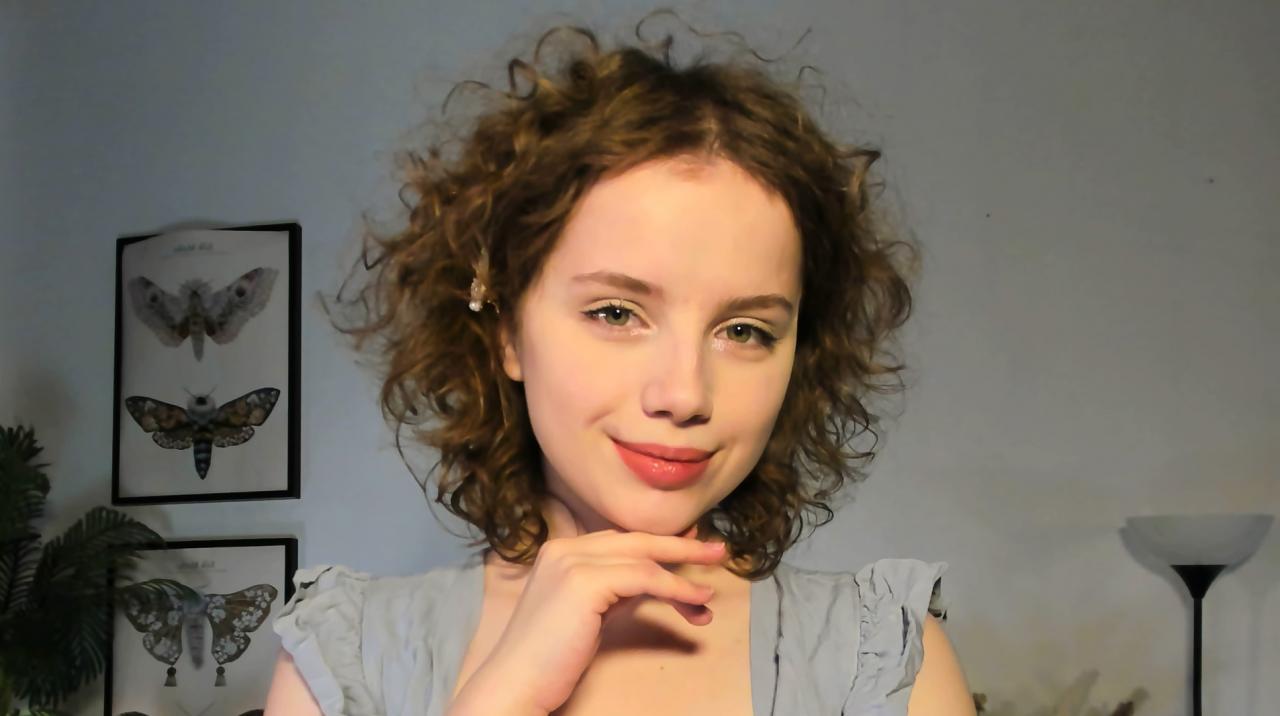 Webcam chat profile for GabiAddams: Legs, feet & shoes