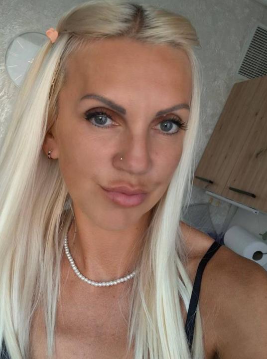 Webcam chat profile for CherryBlond