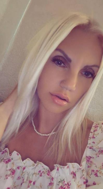 Webcam chat profile for CherryBlond