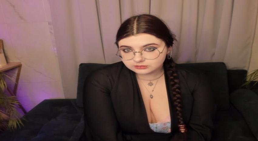 Webcam chat profile for SienaWest: Legs, feet & shoes