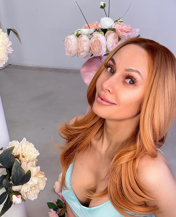 Webcam chat profile for LoveCall: Kissing