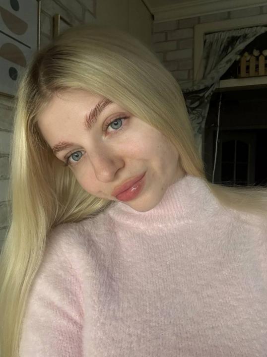 Webcam chat profile for Elunor: Ask about my Hobbies