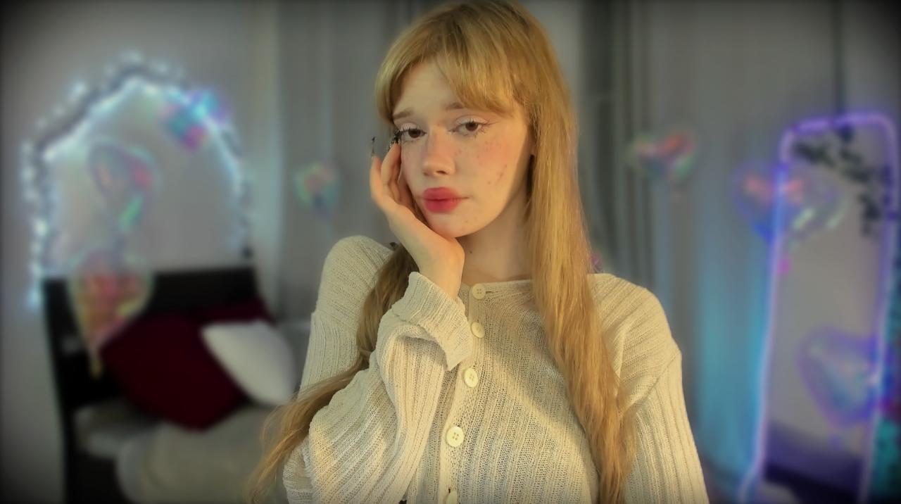 Webcam chat profile for SweetMell: Leather