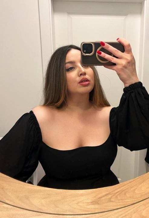 Webcam chat profile for SweetMystery: Legs, feet & shoes