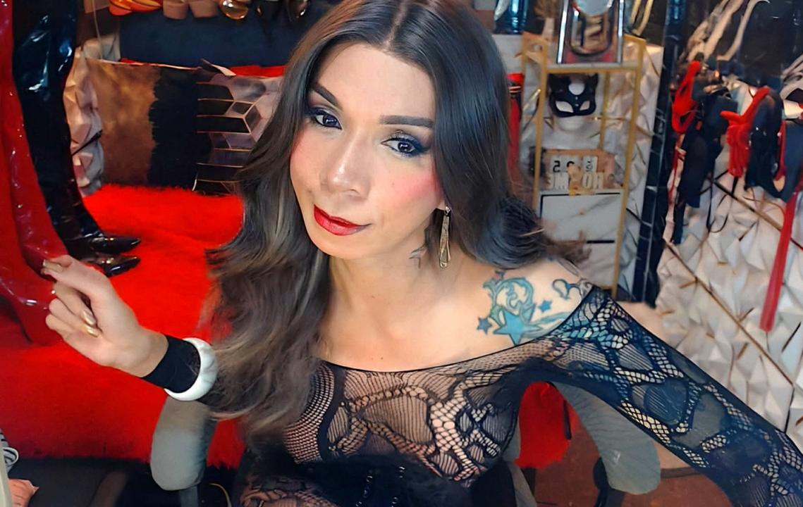 Webcam chat profile for CELINAFOX: Dominatrix