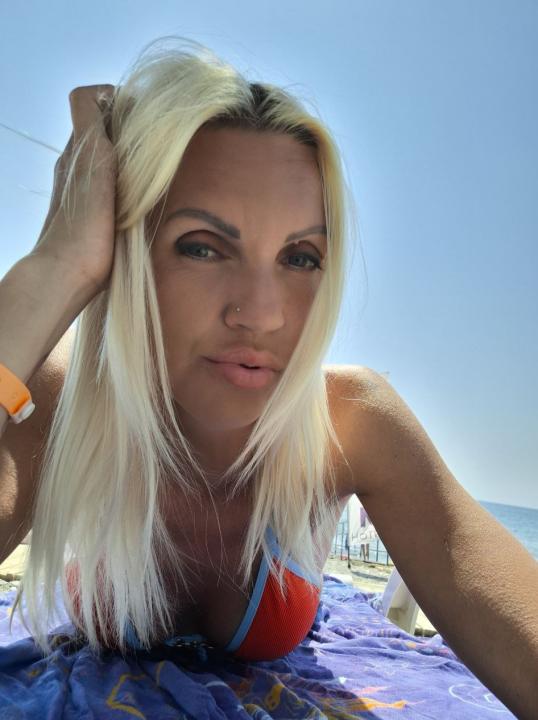 Webcam chat profile for CherryBlond