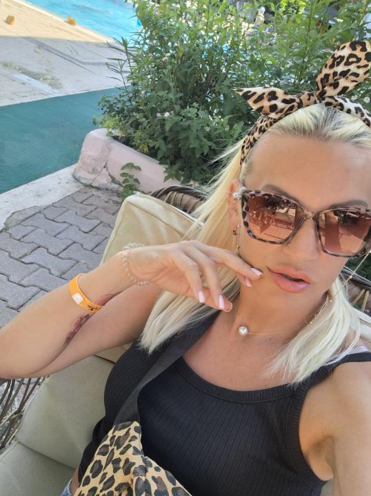 Webcam chat profile for CherryBlond