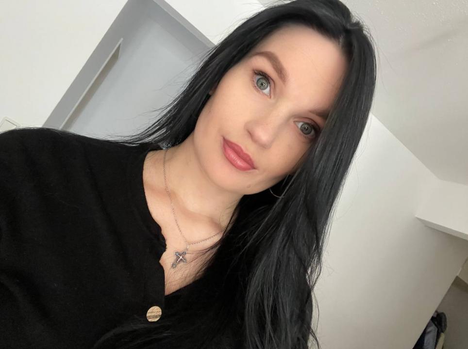 Webcam chat profile for HotyLuna: Leather