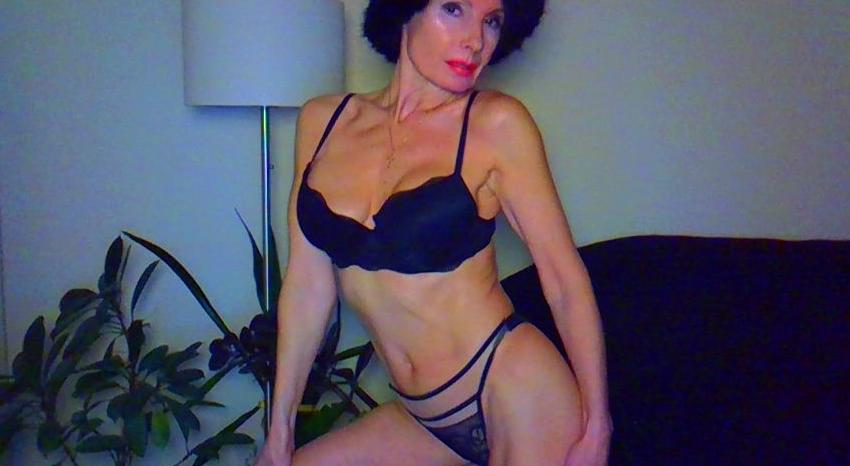 Webcam chat profile for AdorableAnna: Legs, feet & shoes