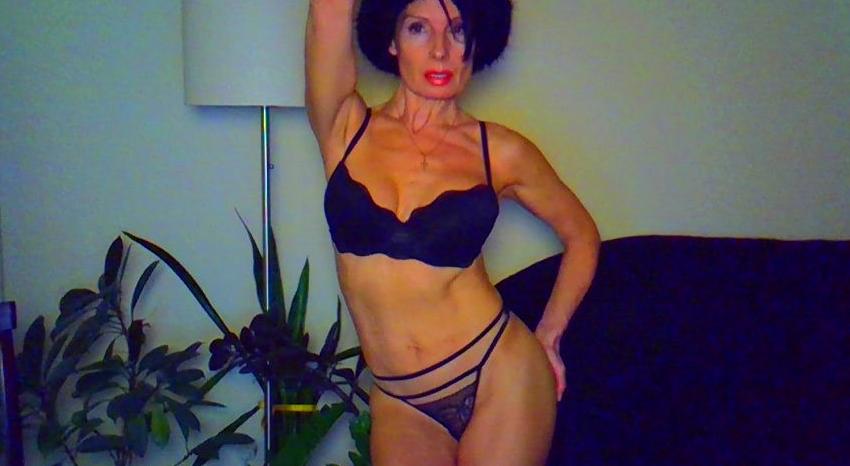 Webcam chat profile for AdorableAnna: Legs, feet & shoes