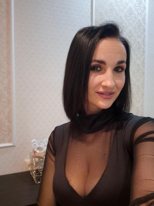 Webcam chat profile for IvoryVibe: Ask about my Hobbies