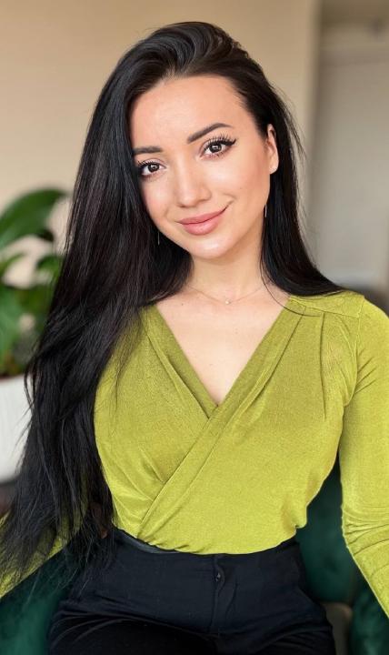 Webcam chat profile for MonAmour000