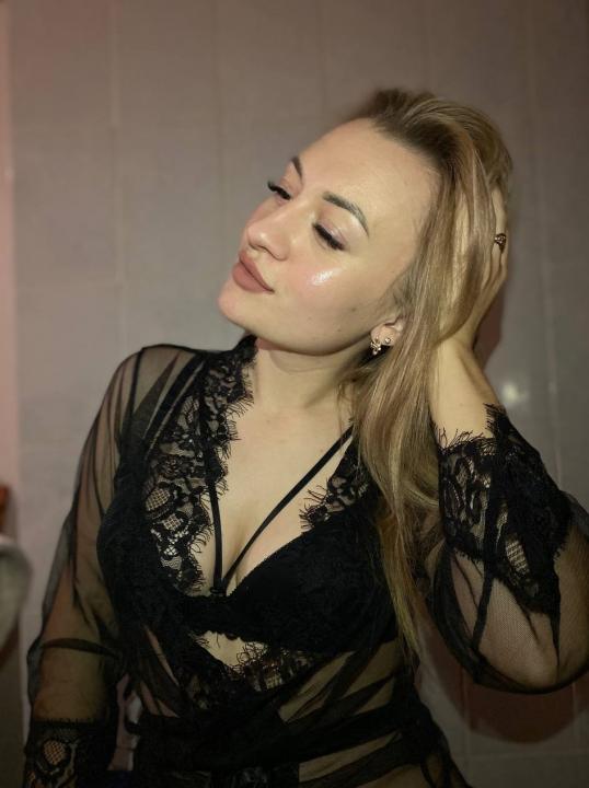 Webcam chat profile for LollyGirlll