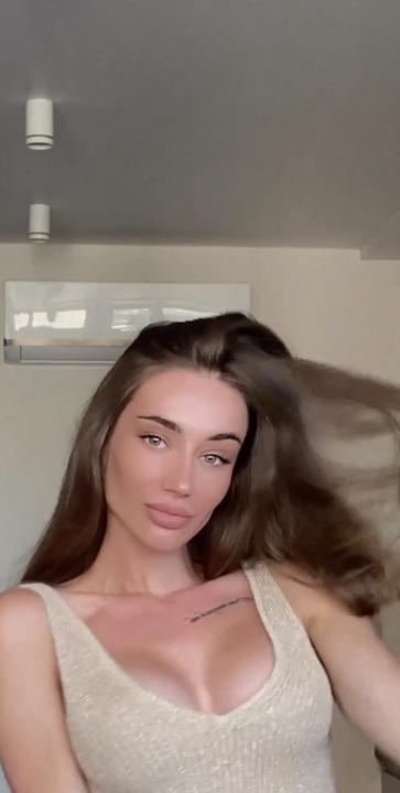 Webcam chat profile for LadyARINA: Outfits