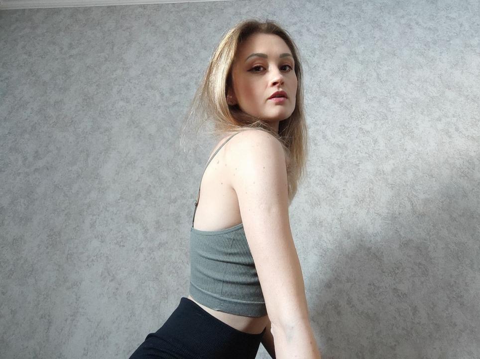 Webcam chat profile for Amarella: Dancing