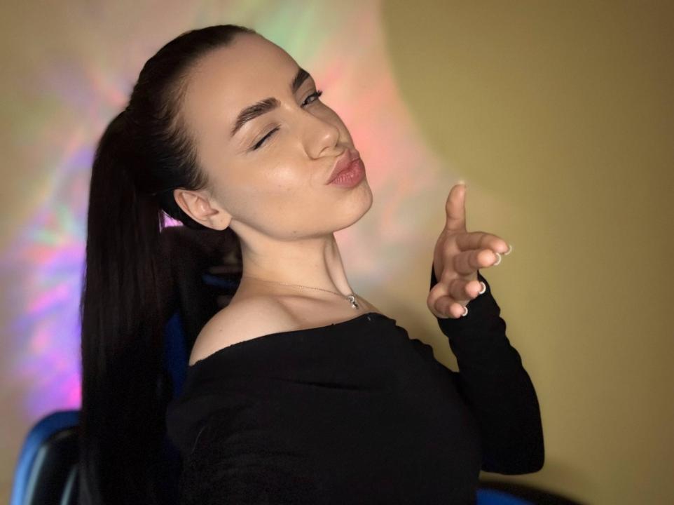 Webcam chat profile for Emorsis: Outfits