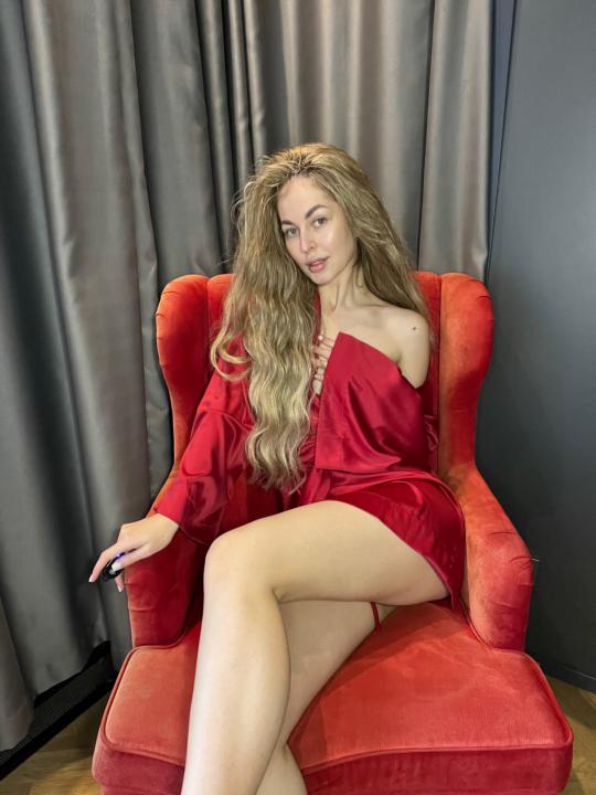 Webcam chat profile for JuicyAngel: Exhibition