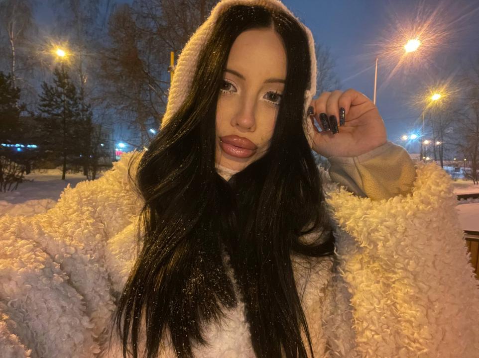 Webcam chat profile for Violavila: Travel