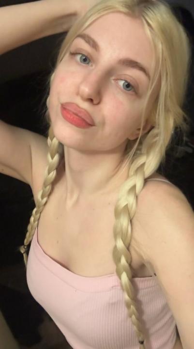 Webcam chat profile for Elunor: Leather