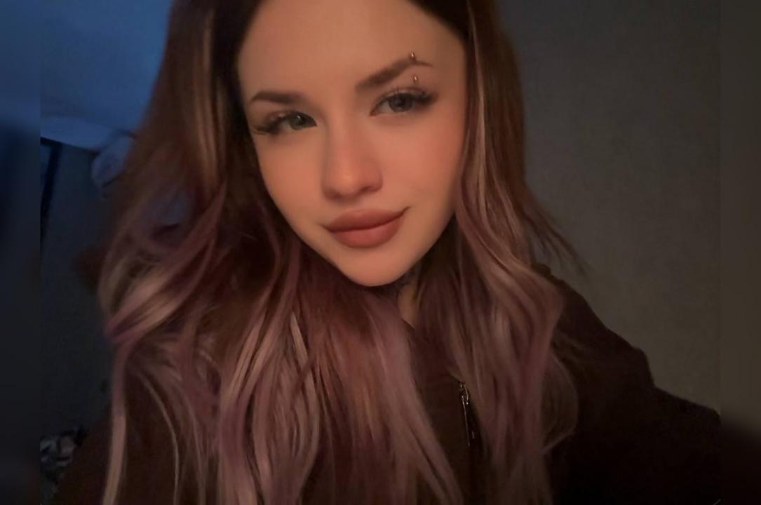 Webcam chat profile for HoneyMia