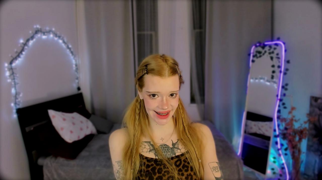 Webcam chat profile for SweetMell: Leather