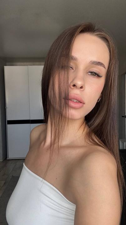 Webcam chat profile for CandyCat: Nails