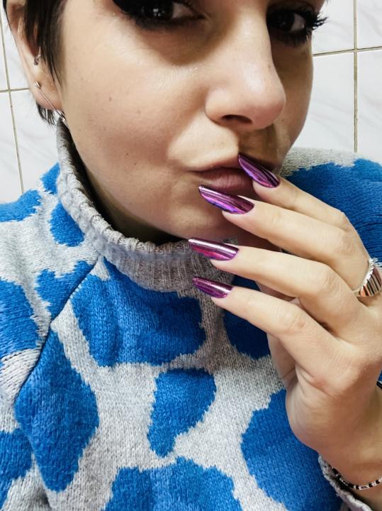 Webcam chat profile for iammmmiky: Legs, feet & shoes