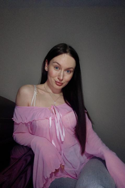 Webcam chat profile for KittyShy25: Latex & rubber