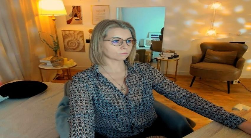 Webcam chat profile for AnnieLight: Legs, feet & shoes