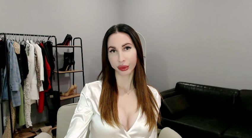 Webcam chat profile for EllaSea: Leather