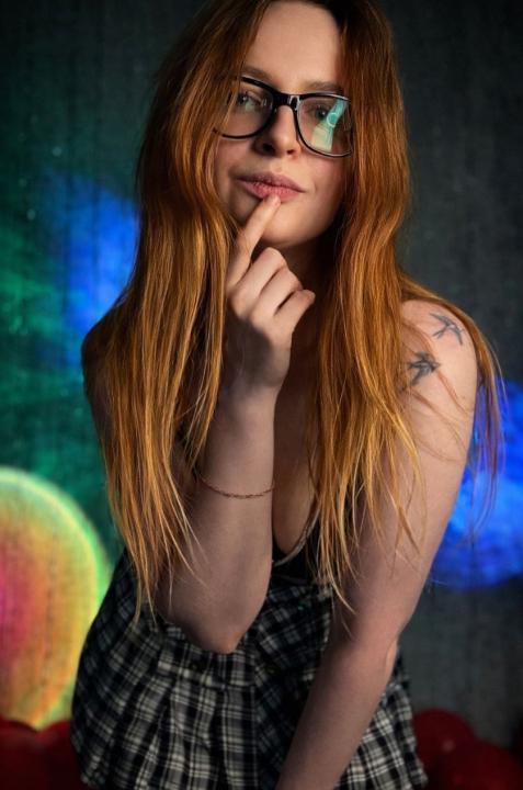 Webcam chat profile for CoyEmma: Strip-tease