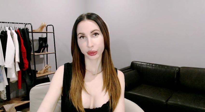 Webcam chat profile for EllaSea: Leather