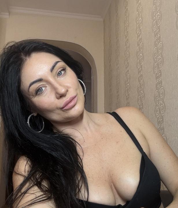 Webcam chat profile for Mirabele: Fitness