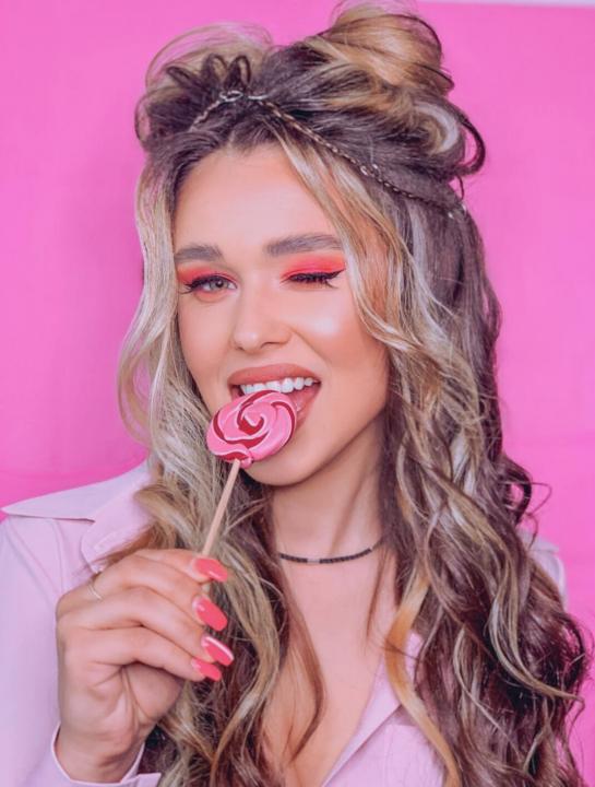 Webcam chat profile for BelaMia: Ask about my Hobbies