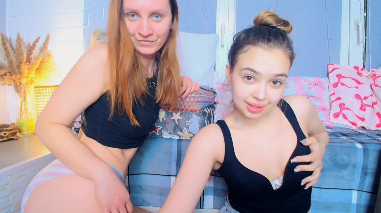 Webcam chat profile for JullyNes: Nails