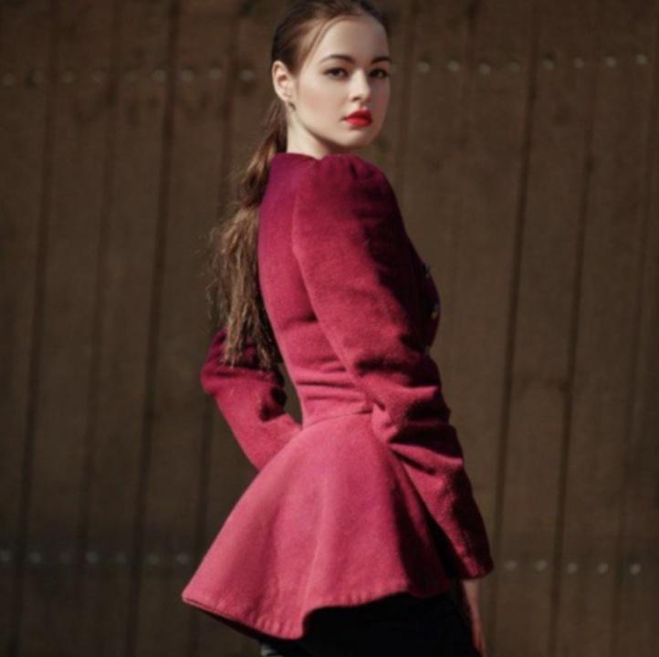 Webcam chat profile for SweetBlueBird: Legs, feet & shoes