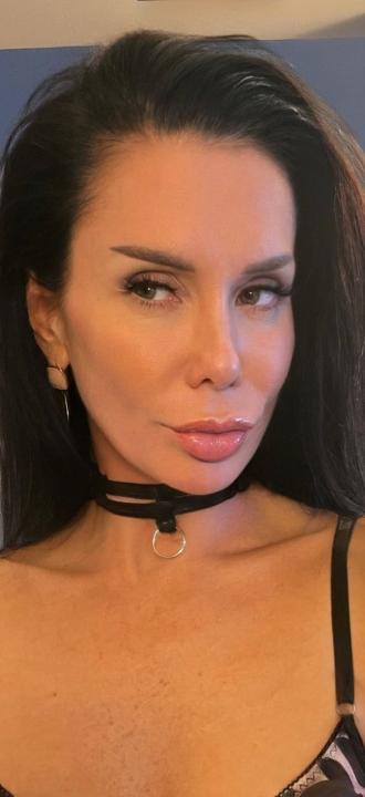 Webcam chat profile for xGala: Outfits