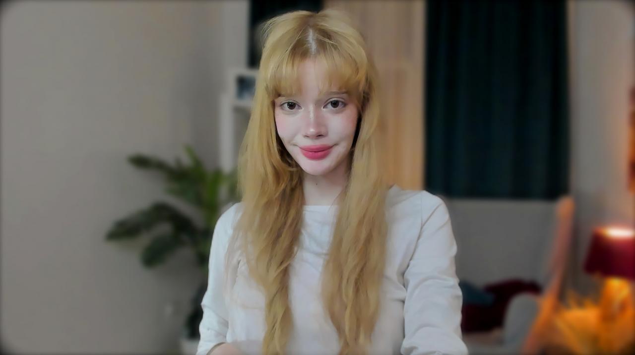 Webcam chat profile for SweetMell: Leather