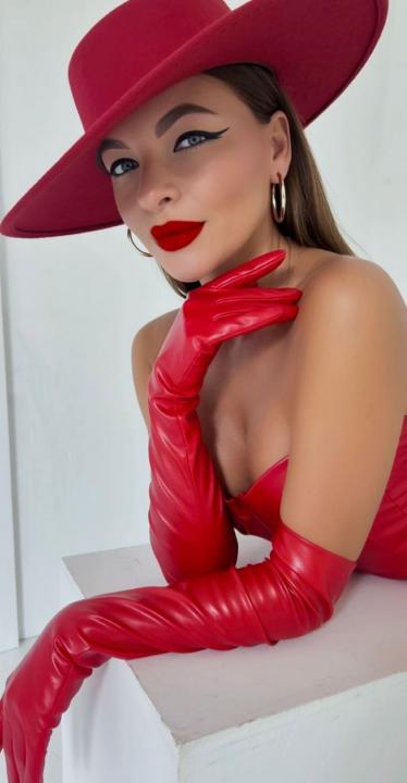 Webcam chat profile for MissFrakir: Exhibition