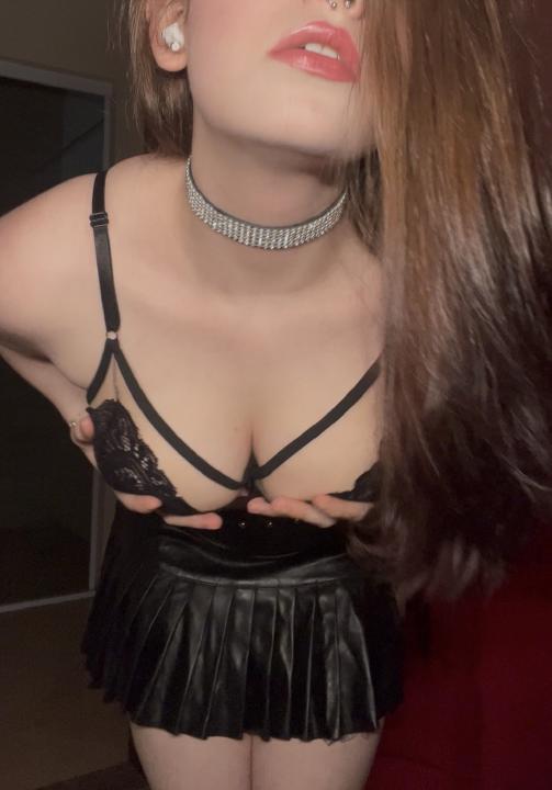 Webcam chat profile for ClaireDeLune: Leather