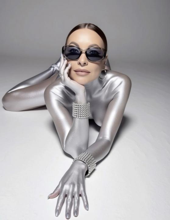 Webcam chat profile for MissFrakir: Exhibition