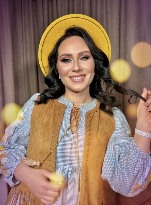 Webcam chat profile for OliviaWarm: Dancing