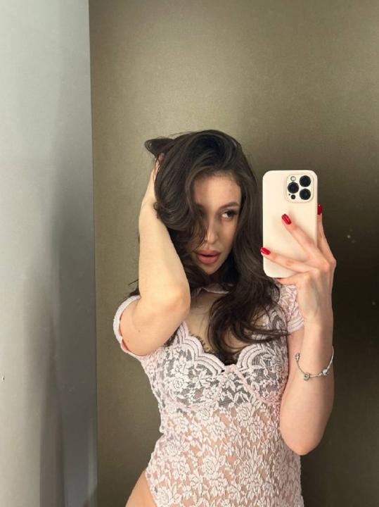 Webcam chat profile for KitKattX: Legs, feet & shoes