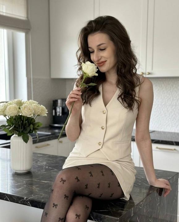 Webcam chat profile for SLMiya: Ask about my Hobbies