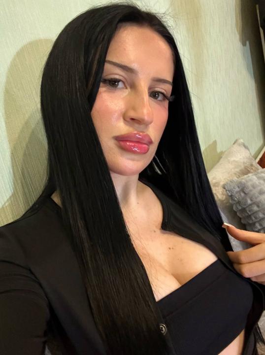 Webcam chat profile for KrisQueen77: Exhibition