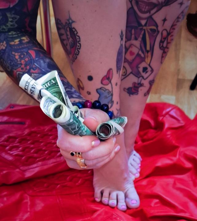 Webcam chat profile for MissTwinkle: Leather